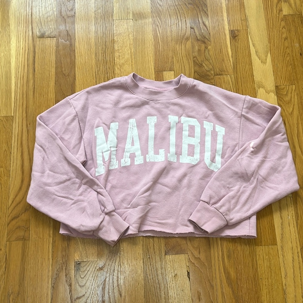 Never worn juniors cropped sweatshirt. Size XS